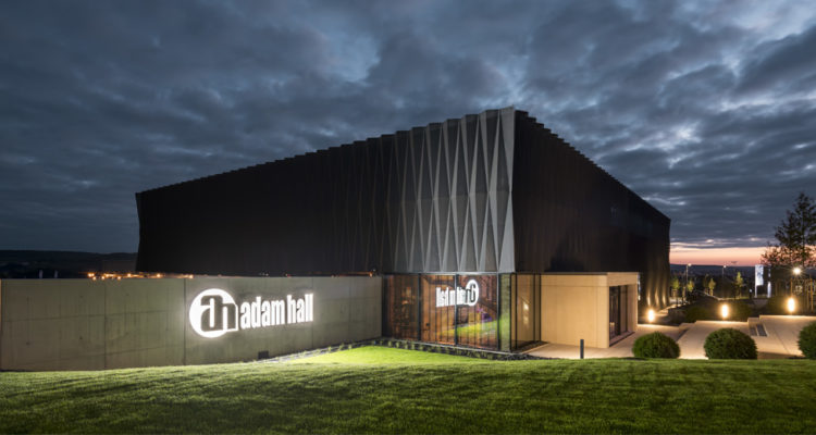 Adam Hall Experience Center galardonado con ICONIC AWARD: Innovative Architecture 2019